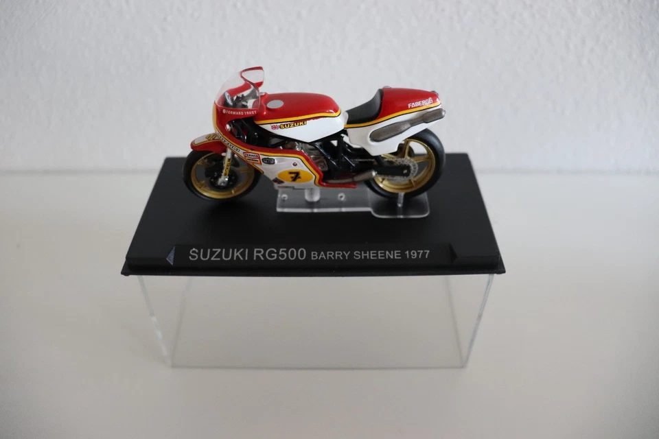 Suzuki Rg500 Barry Sheene 1977  moto da corsa Moto Diecast scala 1:24 RARA - Immagine 1 di 1