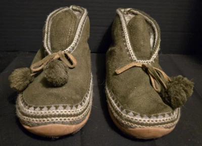 Zapatillas DEER STAGS para mujer talla 8 M, verde militar borla micro gamuza Sliperooz Foto 1 de 4