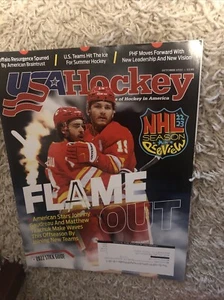 Revista de hockey de Estados Unidos enero/febrero 2023 Alex Tuch And Roll - Imagen 1 de 2