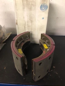 NEW MCI Motorhome Coach Bus 93-4690-40280 Heavy DUty Brake Shoe Set *NOS* - Bild 1 von 4