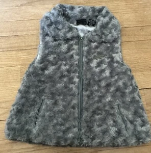 Chaleco de piel sintética gris Calvin Klein Jeans para niñas talla 6 - Imagen 1 de 6