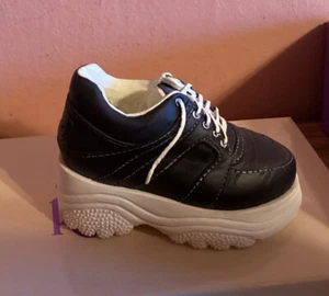 JUST THE RIGHT SHOE - BY RAINE WILLITTS - SNEAKING BY - #25035 - COA!!! - SWEET! - Picture 1 of 7