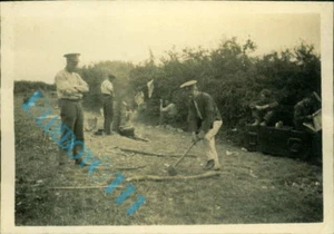 Ingenieros reales de entreguerras cortando madera colonia granja Surrey 1928 - Imagen 1 de 4