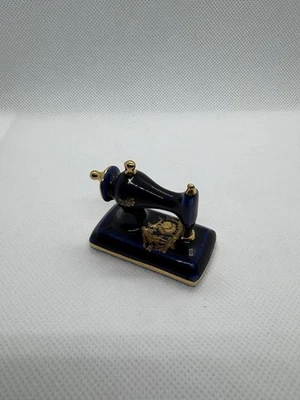 Máquina de coser miniatura de porcelana azul cobalto Limoges Castel Foto 1 de 4