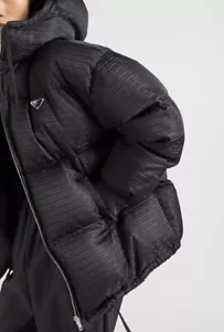Prada Daunenjacke Re-Nylon Größe 36 (2 Mal getr.) - Bild 1 von 7