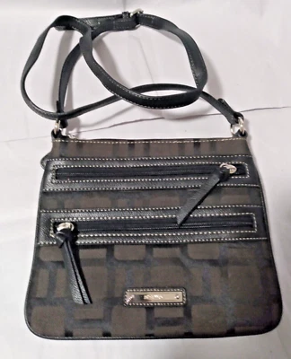 Cartera Bandolera Nine West Bajo Perfil MULTI BOLSILLO Negra Foto 1 de 3