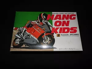 AOSHIMA 1/18 HANG ON KIDS deformiert Kawasaki GPZ400R Motorrad Modellbausatz - Bild 1 von 3