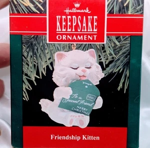 1990 Hallmark Keepsake Ornamento Freindship Gattino Gatto Nuovo con scatola  - Foto 1 di 4