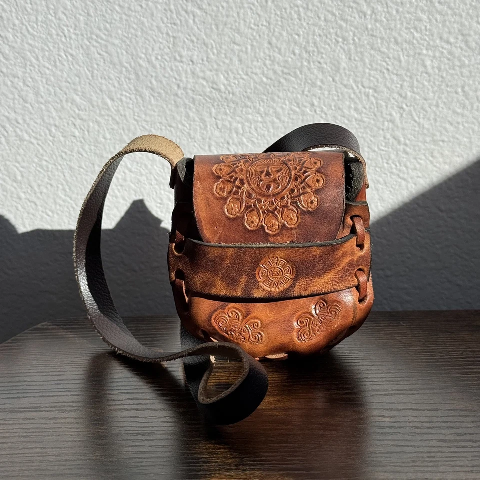Bolso de hombro pequeño de cuero genuino hecho a mano estilo celta/vintage marrón Foto 1 de 4