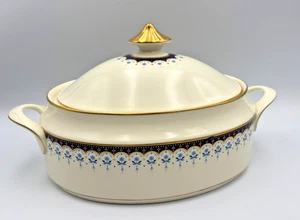 Stunning Oval Covered Vegetable Dish Consort Pattern by Minton 1981 Bone China - Picture 1 of 11