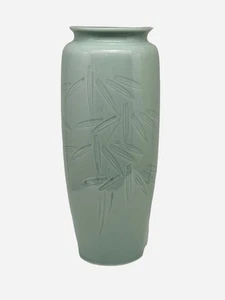 Jarrón japonés Celadon diseño bambú patrón vintage 12” altura 5” ancho usado en excelente estado - Imagen 1 de 3