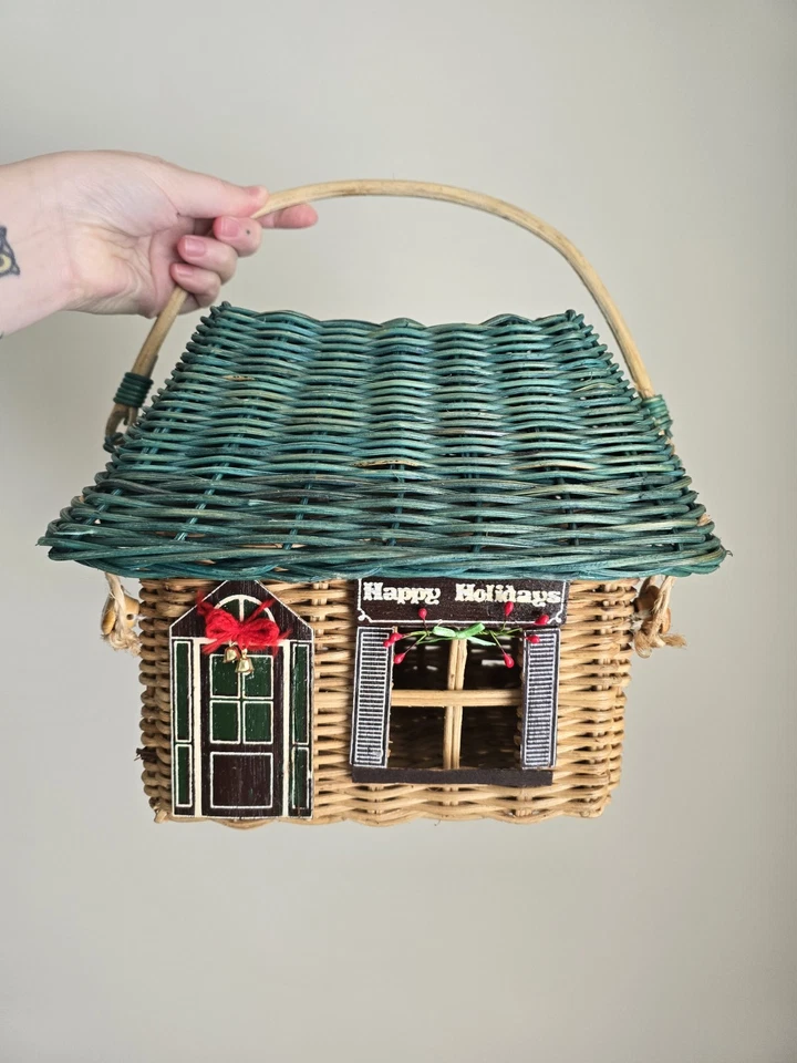 Bolso de mano vintage de mimbre con figura de cabaña de Navidad. Cartera caprichosa para niños Foto 1 de 4