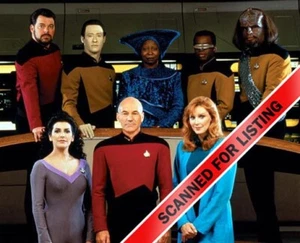 STAR TREK: THE NEXT GENERATION CAST 8X10 PHOTO #7238 - Picture 1 of 1