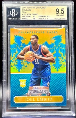 JOEL EMBIID 14-15 EXCALIBUR CRUSADE TEAL PRIZM ROOKIE RC 14/35 BGS 9.5 Foto 1 de 4