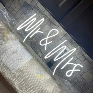 LED Wedding Neon Light Mr & Mrs Sign for Home Room Wall Decor Nightlight Gift - Picture 1 of 6
