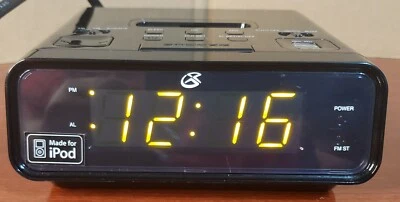 GPX Alarm Clock Radio With Dock For iPod And AM/FM Stereo Cl188B 6.K1 - Image 1 of 4