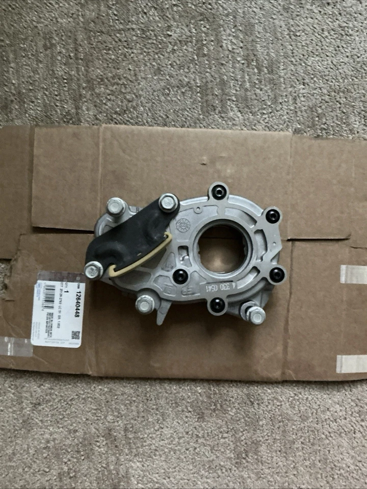 Bomba de aceite de motor GM 12640448 piezas originales Foto 1 de 1