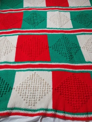 Manta de ganchillo vintage afgana de Navidad 56x60 puntada palomitas rojo verde blanco Foto 1 de 4