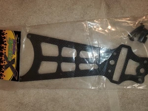 SOPORTE CENTRAL DELANTERO DE FIBRA DE CARBONO XTREME RACING PARA TEAM LOSI 5IVE-T 2.0 GAS 1/5 - Imagen 1 de 2