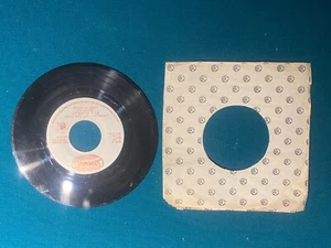 Grandma Got Run Over By A Reindeer - Elmo & Patsy - 45 RPM, Soundwave Records - Picture 1 of 2