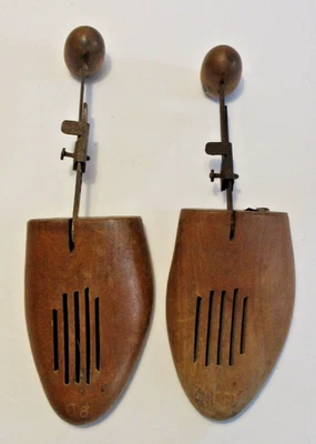 VINTAGE Regal Wooden Adjustable Shoe Stretchers 1950s - Size 9D & 10D - Image 1 of 4