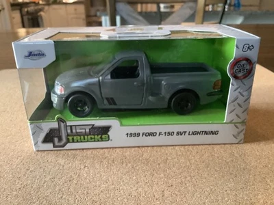 Jada - Just Trucks - 1999 Ford F-150. SVT Lightning - 1:32 - NIB - Image 1 of 4