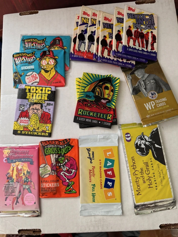 Lote de 18 paquetes sellados aleatorios no deportivos Monty Python Rocketeer Toxic High Foto 1 de 1