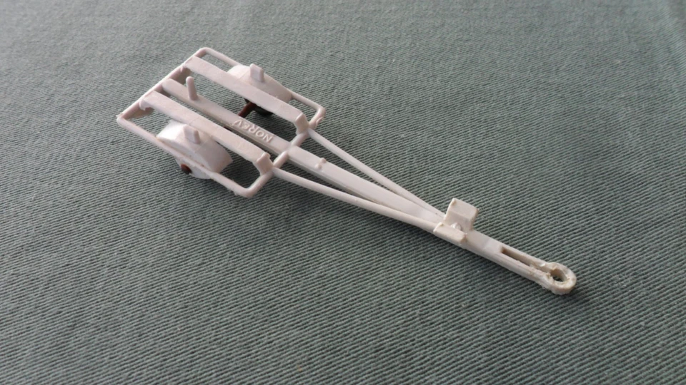 JOUET ANCIEN MINIATURE NOREV PLASTIQUE REMORQUE BATEAU PORTAFLOT BLANCHE BE - Photo 1/2