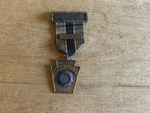 American Legion 1932 Portland Band Pin ID Abzeichen Medaille Anhänger Namensschild Penn. Vintage - Bild 1 von 24