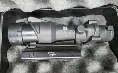 Mira telescópica Trijicon #100230 4x32 ACOG retícula Chevron roja iluminada TA31RCO-M4CP Foto 1 de 4