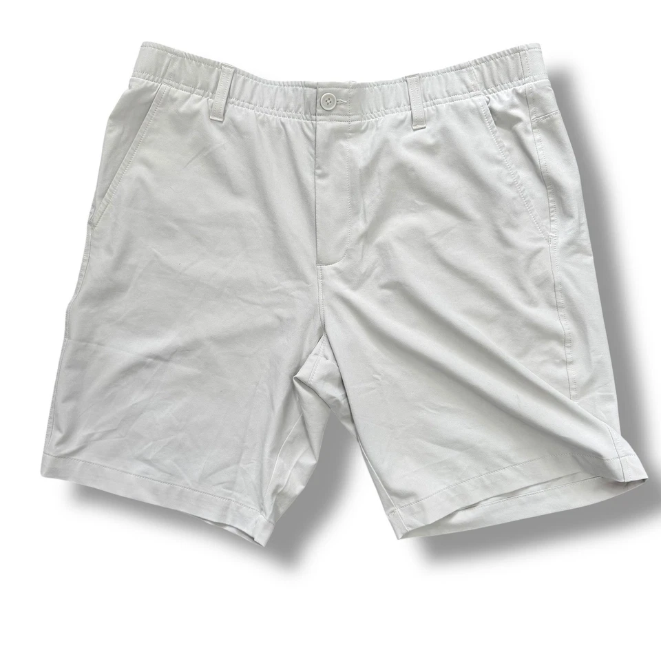 Pantalones cortos de golf Under Armour para hombre blancos talla 38 Foto 1 de 4