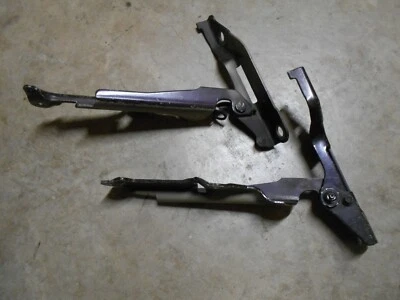 Комплект петель для капота 95 96 97 98 Ford Windstar — со стороны пассажиров и водителя - Изображение 1 из 4