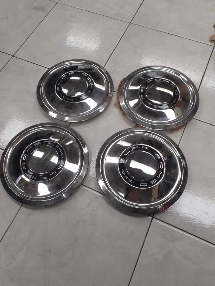 ALFA ROMEO GIULIA SPRINT GT GTC SPIDER OSSO DI SEPPIA SET COPPE RUOTA ORIGINALI Foto 1 de 2