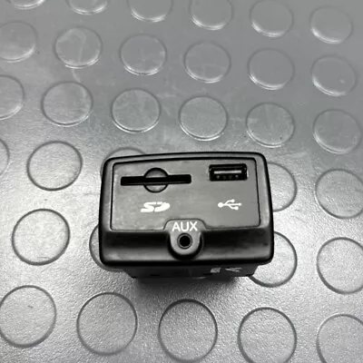 2014–2017 FIAT 500L DASH SD CARD AUX USB PORT INPUT HUB OEM - Image 1 of 4
