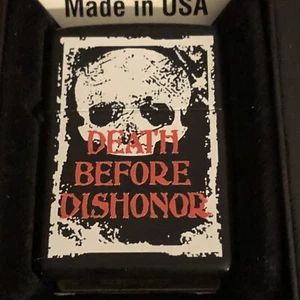 Accendino Death Before Dishonor 2018 nero opaco Death Before Dishonor EXC! - Foto 1 di 10