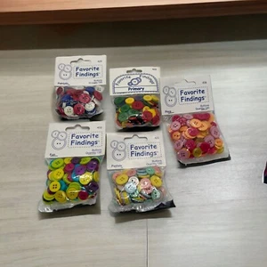 5 Packages Favorite Findings Buttons 130 Buttons Each Primary Pastels Flora Fun - Picture 1 of 4