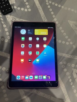 IPAD AIR 8TH GENERATION - Image 1 of 4