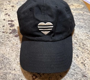 Adidas Golf Herz Mütze Schwarz Neu mit Etikett - Bild 1 von 3