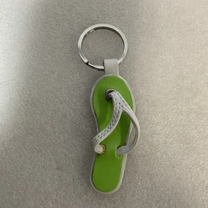Green & White Flip Flop Sandal Keychain Novelty Beach Souvenir - Picture 1 of 6