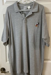 Polo para hombre Mickey Mouse bordado XXL gris claro The Disney Store nuevo sin etiquetas - Imagen 1 de 14