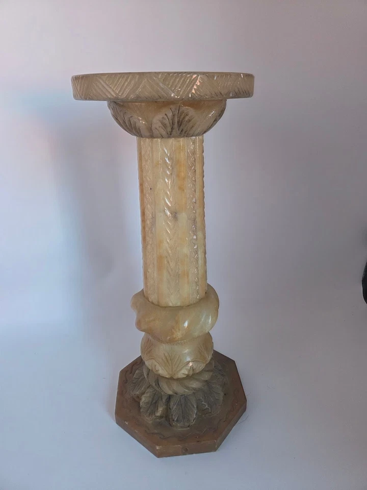 Antiguo soporte de pedestal de alabastro tallado a mano con detalles de hojas ornamentadas raro Foto 1 de 4