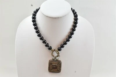 Collar colgante de cristal cuadrado con cuentas negras Heidi Daus Foto 1 de 4