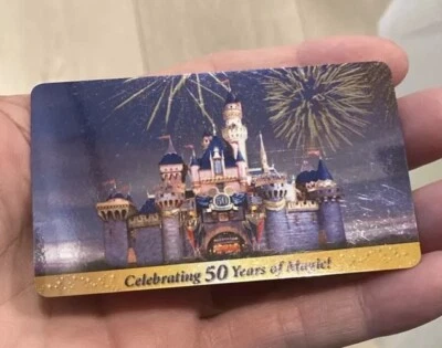 Boleto de un día al parque para celebrar 50 años de magia vencida tarjeta de boleto vintage Foto 1 de 4