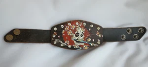 Pulsera Ed Hardy Cuero con Joyas Calavera Flor Pelo Rojo Sobre Negro - Imagen 1 de 6