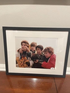Auténtica foto del elenco de 8x10 firmada por Sean Astin enmarcada certificado de autenticidad JSA - Imagen 1 de 4