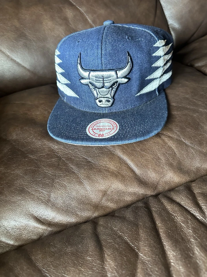 Gorra Mitchell & Ness Chicago Bulls Denim Snapback para hombre Foto 1 de 4
