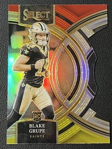 2023 Panini Select Blake Grupe Red & Yellow Prizms Die Cuts New Orleans Saints - Foto 1 di 2
