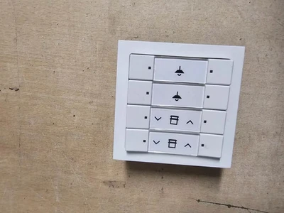 Busch-Jaeger Tastsensor 4  fach 6127/01-8 Busankoppler Studioweiß. - Bild 1 von 3