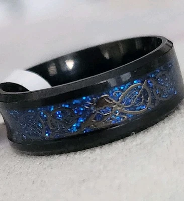 Anillo de banda de 8 mm con incrustación azul dragón celta de tungsteno talla 10 Foto 1 de 4