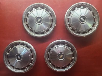 Chevrolet Monza Vega 1976-1980 OEM 13" tapacubos cubierta de rueda 00387543 juego de 4 Foto 1 de 4